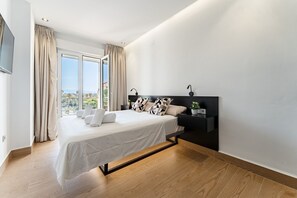 2 bedrooms, iron/ironing board