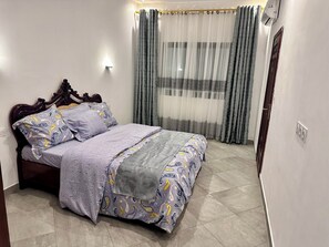 2 dormitoris, planxa i posts de planxar, wifi i roba de llit