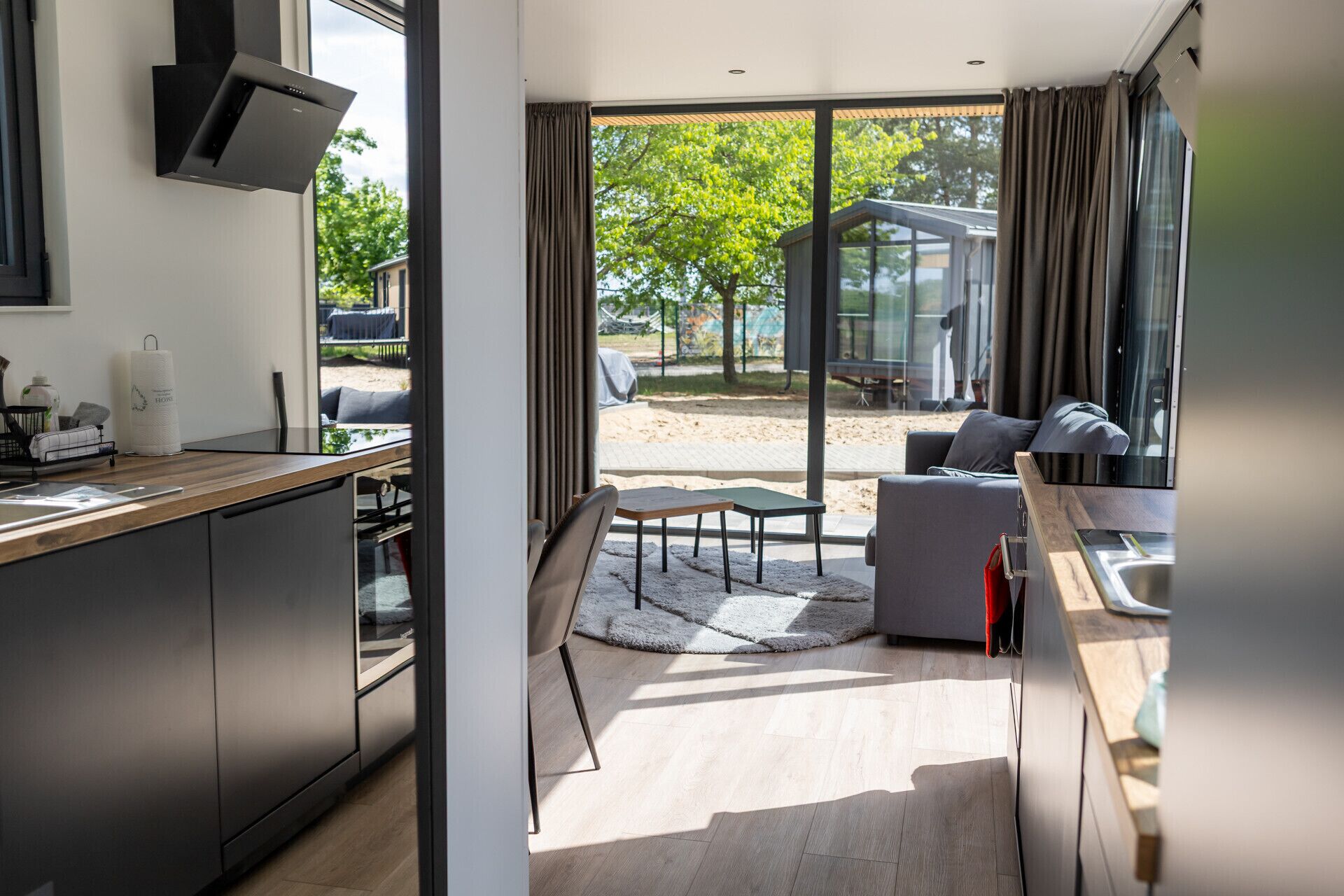 Fridge, oven, dishwasher, coffee/tea maker