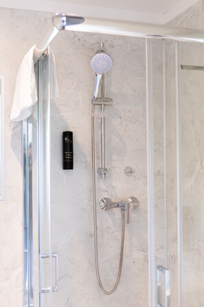 Shower, hair dryer - Mobile Homes "Poland" - Jersleber See Camping & Adventure Resort (Niedere Börde)