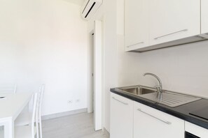 Fridge, microwave, dishwasher, toaster