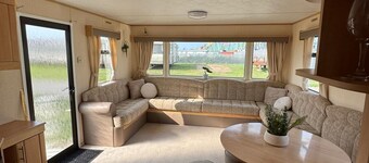 Family Caravan short walk to Fantasy Island, Beach and Butlins 