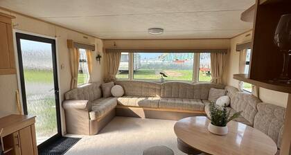 Family Caravan short walk to Fantasy Island, Beach and Butlins