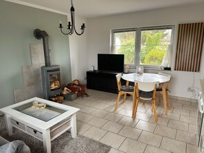 Interior - Idyllic bungalow surrounded by greenery, perfect for relaxing. (Rövershagen)