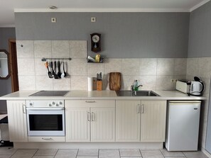 Refrigerador, horno, parrilla de estufa y lavavajillas 