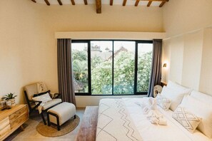 Desk, iron/ironing board, WiFi, bed sheets