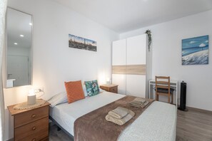 Iron/ironing board, WiFi, bed sheets - Vacation Studio 'Sol Y Terraza Privada' with Balcony and Wi-Fi (Guaza)