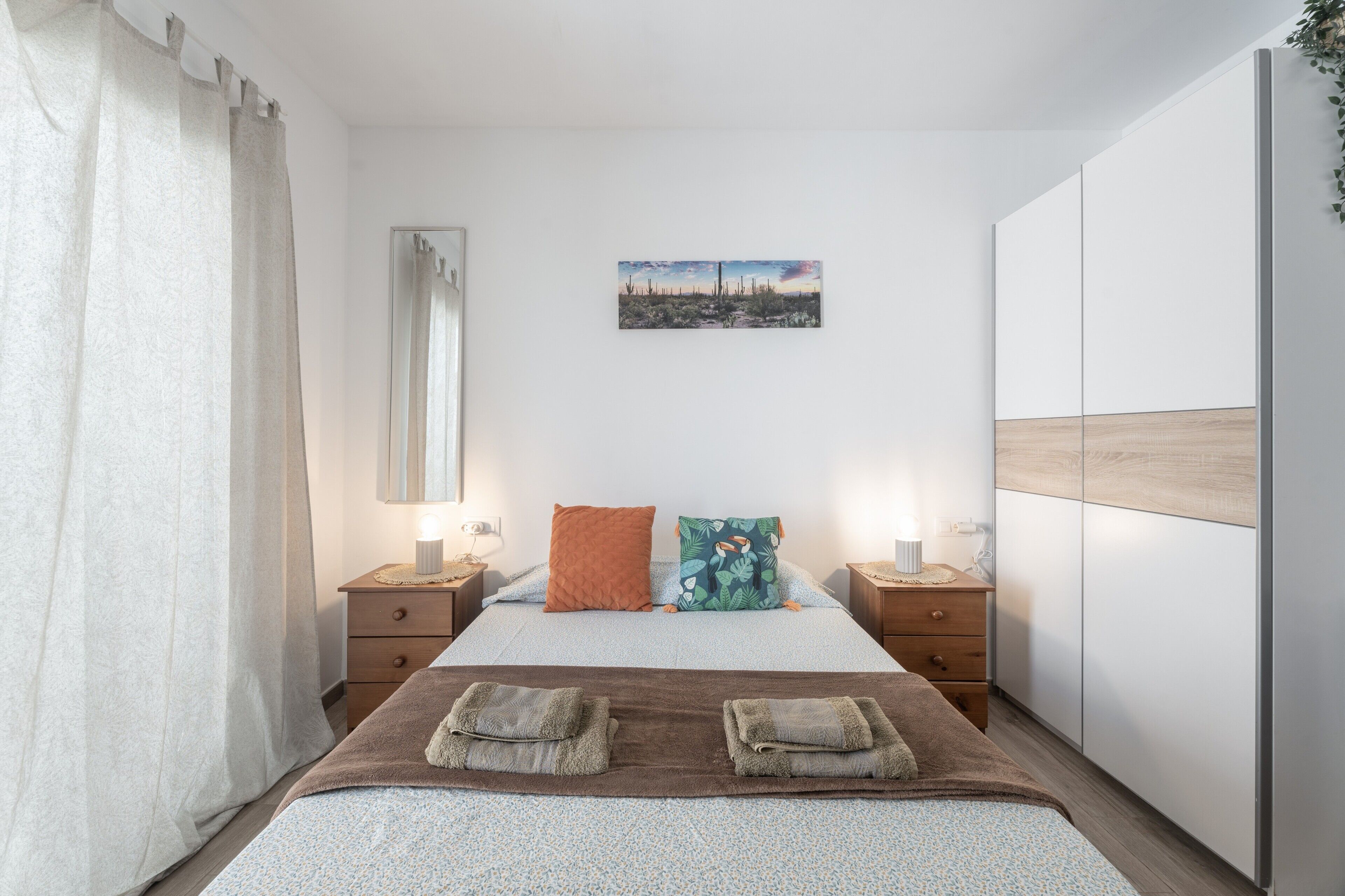 Iron/ironing board, WiFi, bed sheets