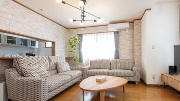 Aile House III ST - 4LDK, Non Smoking (2nd-3rd Floors) | Living area | Flat-screen TV