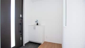 Zimmer, 1 Schlafzimmer, Nichtraucher (Aile House III - 1LDK, Ground Floor) | Kostenloses WLAN