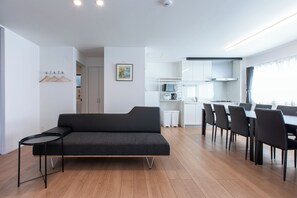 Zimmer, 1 Schlafzimmer, Nichtraucher (Aile House III - 1LDK, Ground Floor) | Wohnbereich