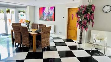 House, 4 Bedrooms, Accessible, Smoking | Dining room