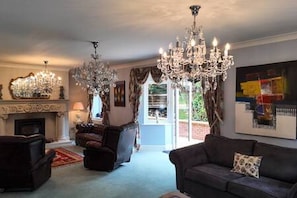 House, 4 Bedrooms, Accessible, Smoking | Living room - Stratford 4 BR Family Mansion With Pool, Gym & BBQ (Henley-in-Arden)