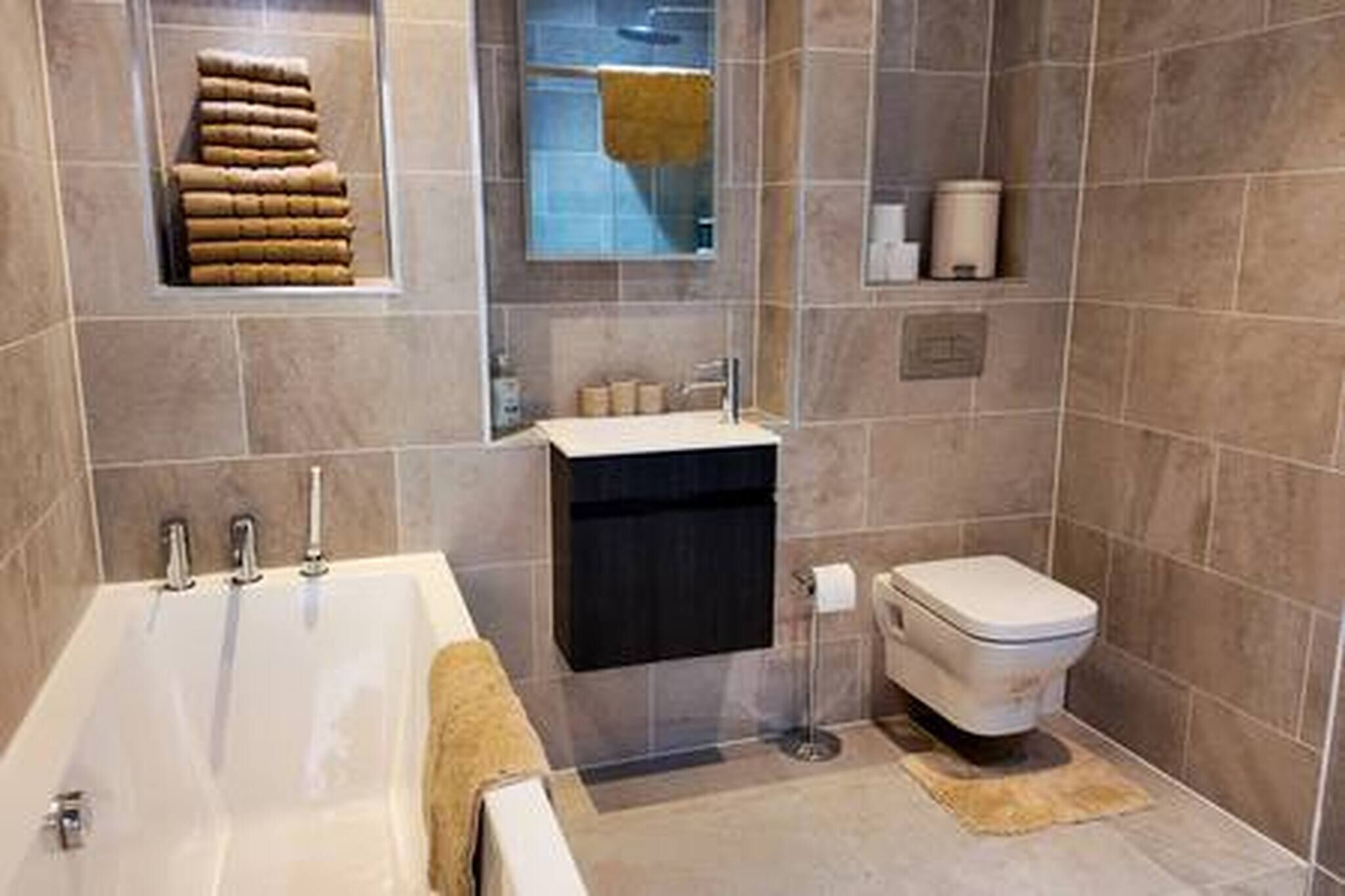 House, 4 Bedrooms, Accessible, Smoking | Bathroom