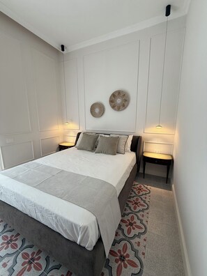 Iron/ironing board, WiFi, bed sheets