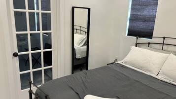 1 Schlafzimmer, BĂŒgeleisen/BĂŒgelbrett, WLAN, BettwĂ€sche