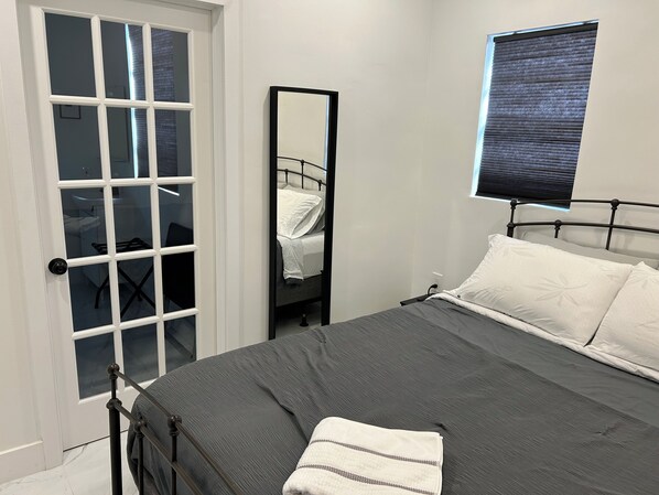 1 bedroom, iron/ironing board, WiFi, bed sheets - Delightful Private Room, Near the Airport - Free Parking (Miami)