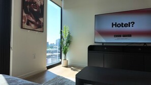 Interior - Luxury 1 bedroom skyline suite Downtown Columbus with the city view (Columbus)