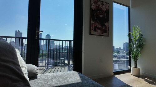 Luxury 1 bedroom skyline suite Downtown Columbus with the city view