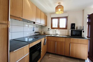 Fridge, microwave, oven, dishwasher - "Eau petit bois" Maison bord du loing (with canoë) (Bourron-Marlotte)