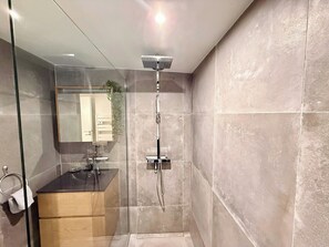 Shower, towels