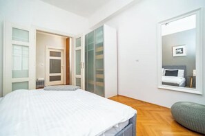 1 habitación, acceso a internet y ropa de cama