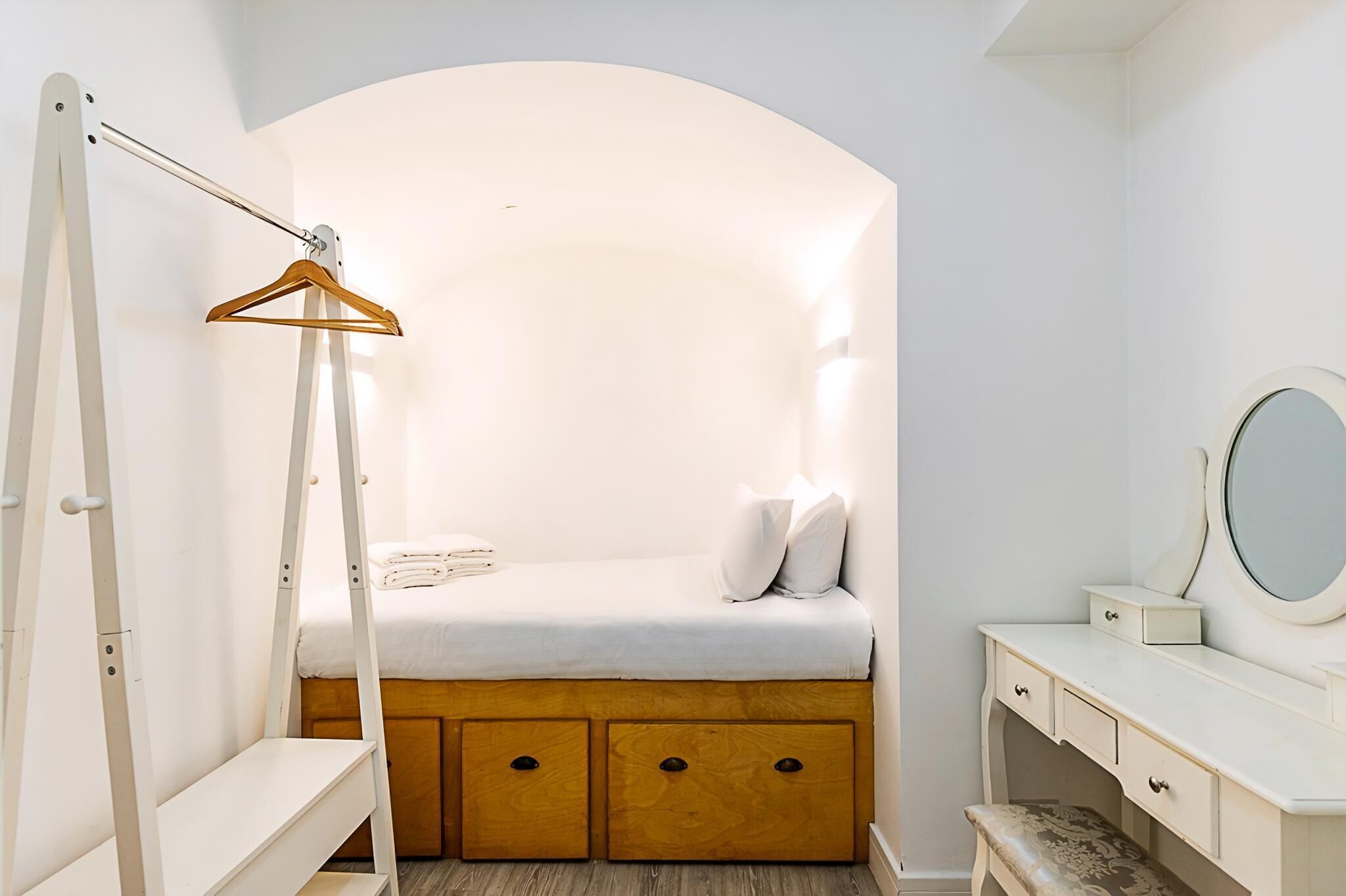 Apartment (Stylish Bayswater Flat with Outdoor S) | 2 bedrooms, free WiFi