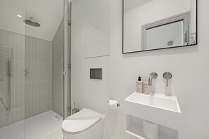 Studio (The Loft at Bramham Gardens) | Bathroom - The Loft at Bramham Gardens (London)