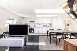 Exterior - Sleek Kensington Flat With City Views (London)