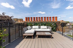 Exterior - Sleek Kensington Flat With City Views (London)