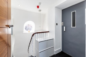 Exterior - Sleek Kensington Flat With City Views (London)