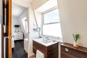 Exterior - Sleek Kensington Flat With City Views (London)