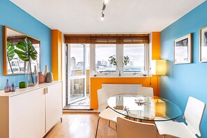 Apartment (Chancery Lane Gem w/ Balcony and Lift) | Living room | TV - Chancery Lane Gem w/ Balcony and Lift (London)