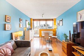 Apartment (Chancery Lane Gem w/ Balcony and Lift) | Living room