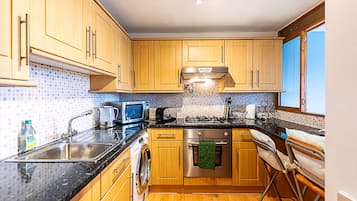 Appartement (Chancery Lane Gem w/ Balcony and Lift) | Privékeuken