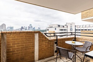 Exterior - Chancery Lane Gem w/ Balcony and Lift (London)