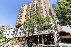 Exterior - Chancery Lane Gem w/ Balcony and Lift (London)