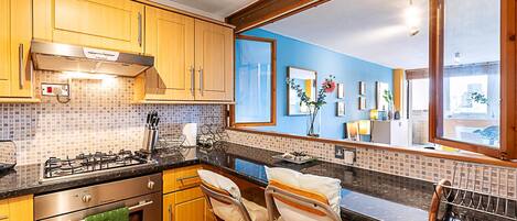 Apartment (Chancery Lane Gem w/ Balcony and Lift) | Private kitchen
