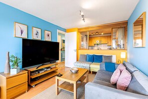 Apartment (Chancery Lane Gem w/ Balcony and Lift) | Living room | TV - Chancery Lane Gem w/ Balcony and Lift (London)