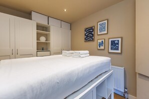 1 bedroom, free WiFi - Stylish Deptford Flat With Private Terrace (London)