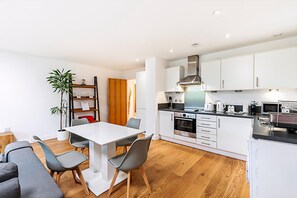 Private kitchen - Modern Mile End Flat Near Park (London)