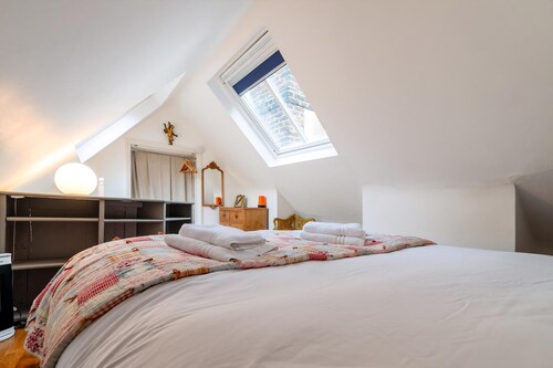 Character Cottage In Historic Hampstead