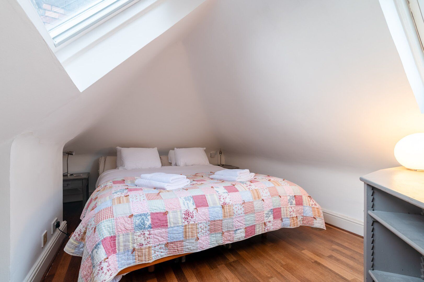 2 室のベッドルーム、WiFi (無料)