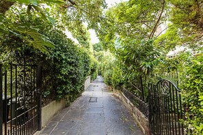 Exterior - Stylish Mews Home in Kensington (London)