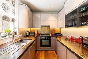 Private kitchen - Stylish Mews Home in Kensington (London)