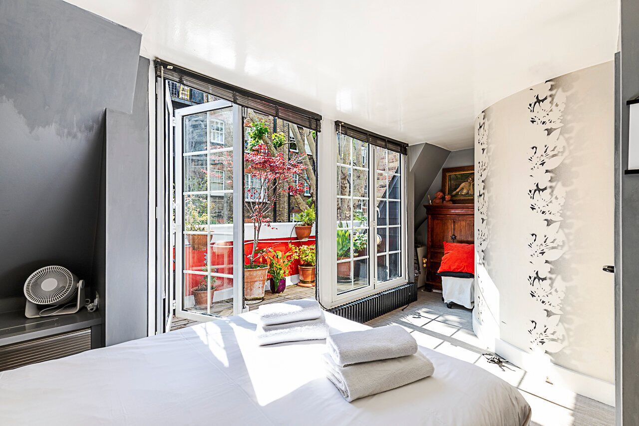 House (Stylish Mews Home in Kensington) | 3 bedrooms, free WiFi