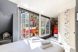 House (Stylish Mews Home in Kensington) | 3 bedrooms, free WiFi