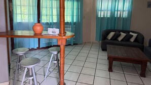 Apartemen, 1 kamar tidur, Boleh Merokok, balkon | Area keluarga