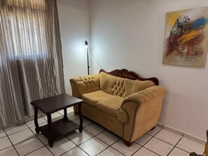 Studio, 1 soverom, røyk, balkong | Oppholdsområde