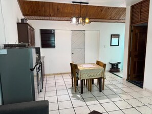 Apartment, 1 Schlafzimmer, Raucher, Terrasse | Esszimmer